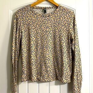 Super soft leopard print tee - size Small